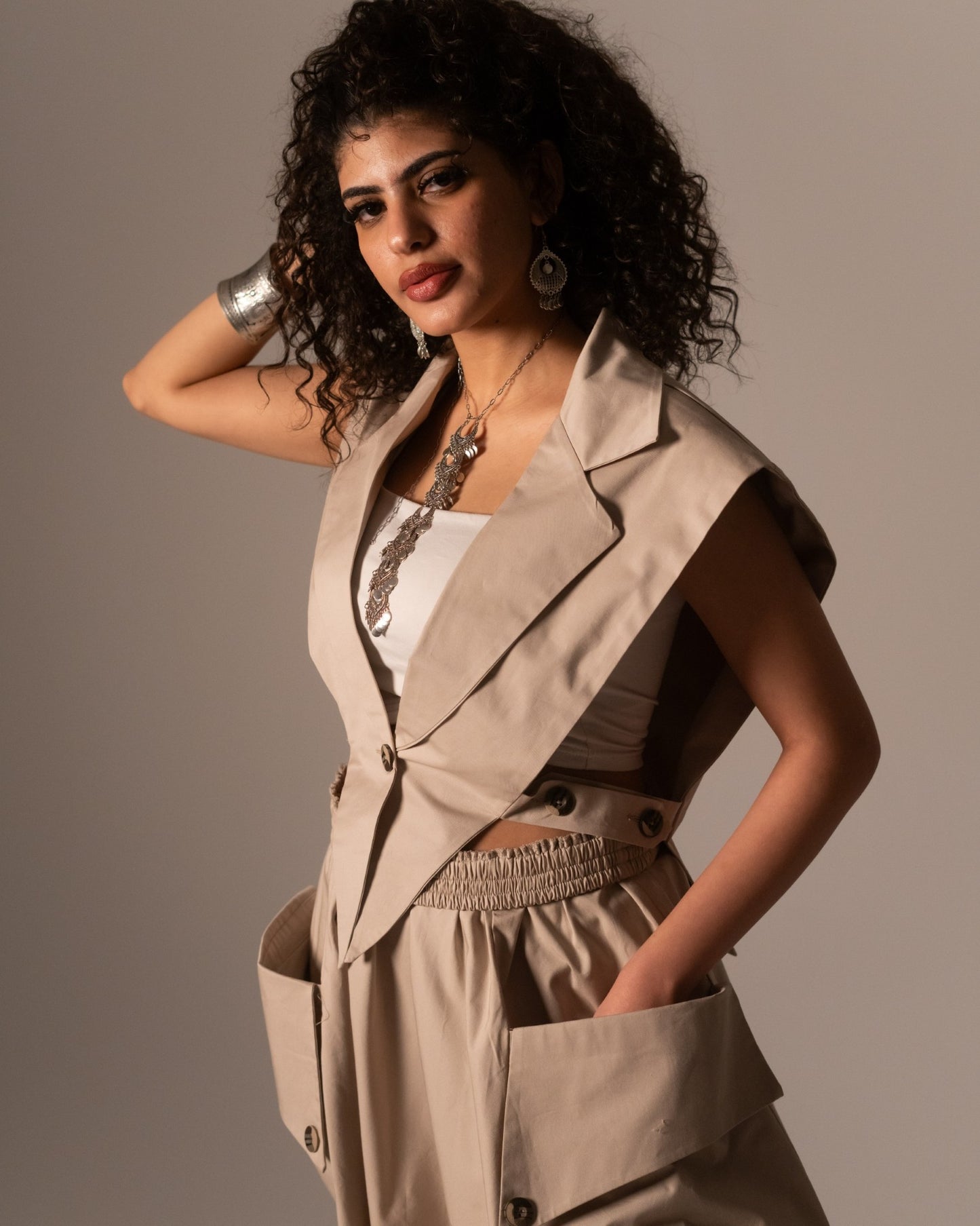 AURA VEST SANDSTONE