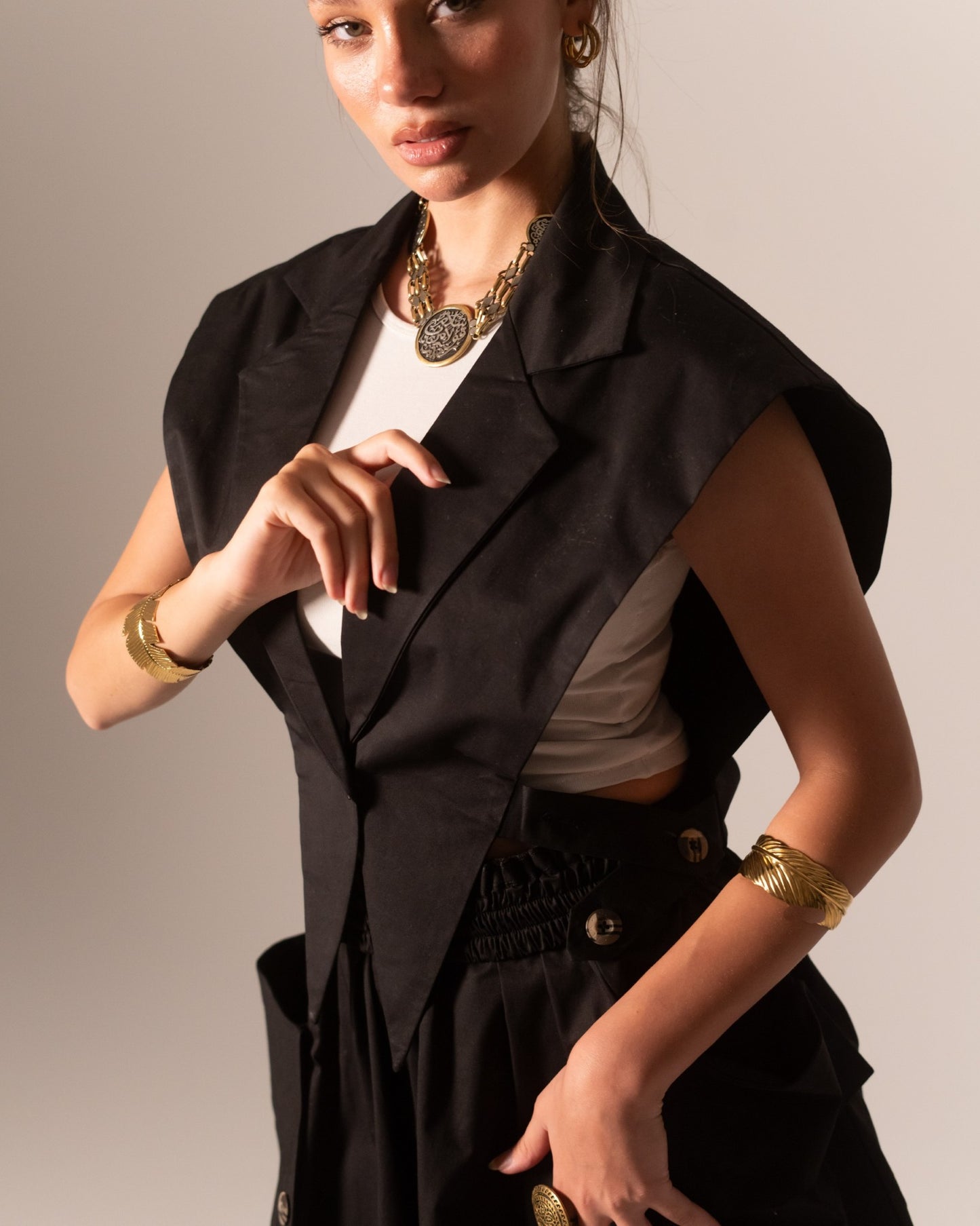 AURA VEST OBSIDIAN