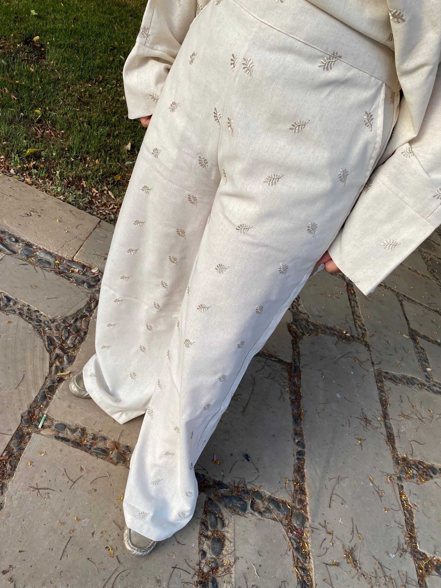 Wide-Leg Linen Pants